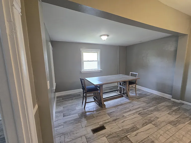 1213 NE Glendale Ave — Photo 4
