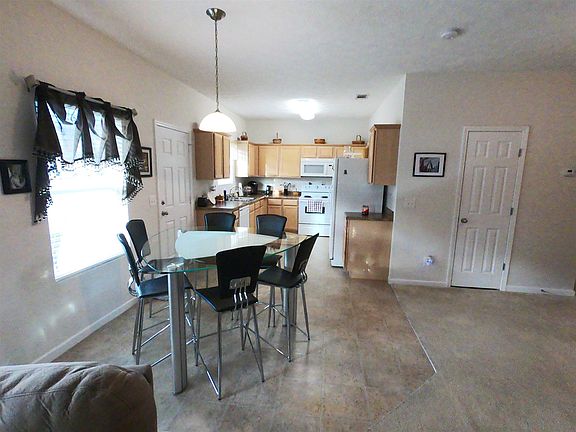4th image of 82 Shady Valley Dr