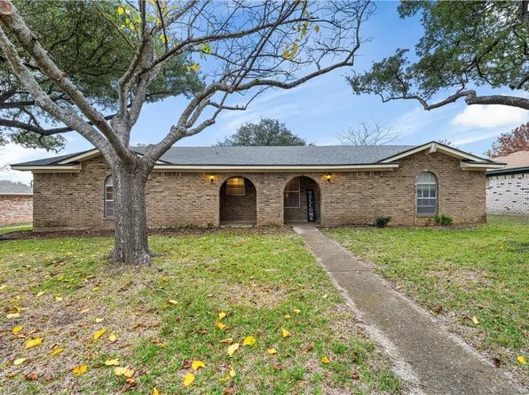 345 Cedarwood Ln, Hewitt, TX 76643
