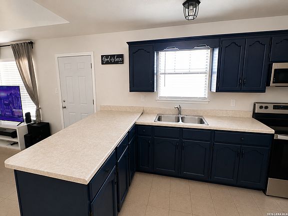 2nd image of 3893 Cross Creek Dr