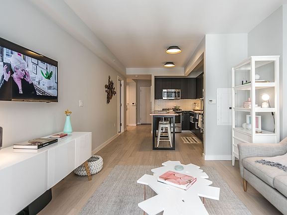 5th image of 535 W 43rd St S #11L