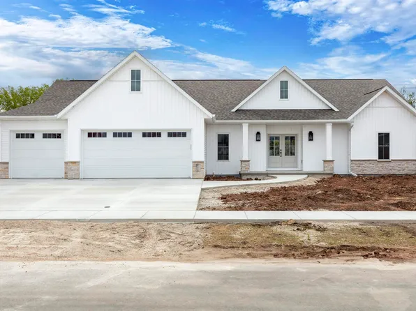 W5843 Delta Dr, Menasha, WI 54952