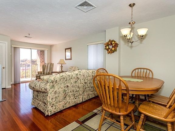 3rd image of 230 Willard St Unit 610