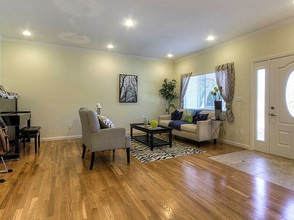 5th image of 41744 Marigold Dr