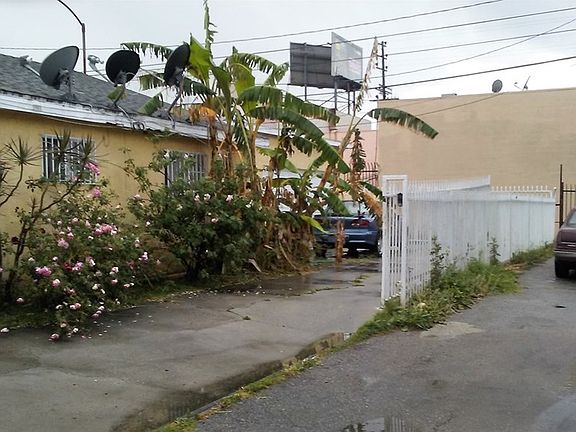 2nd image of 8615 Menlo Ave