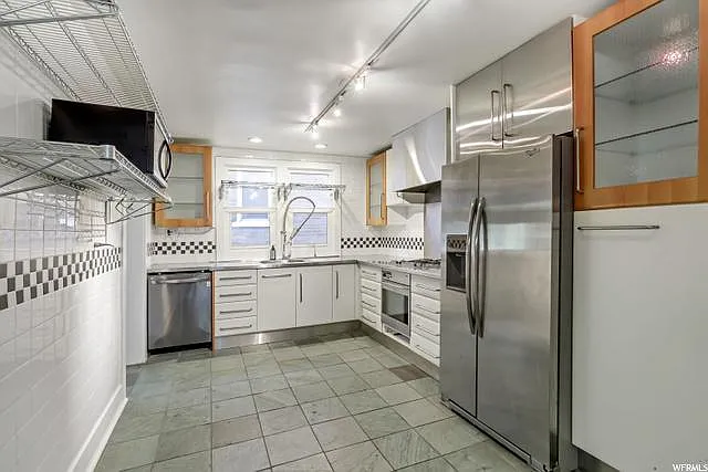 2245 S Windsor St — Photo 8
