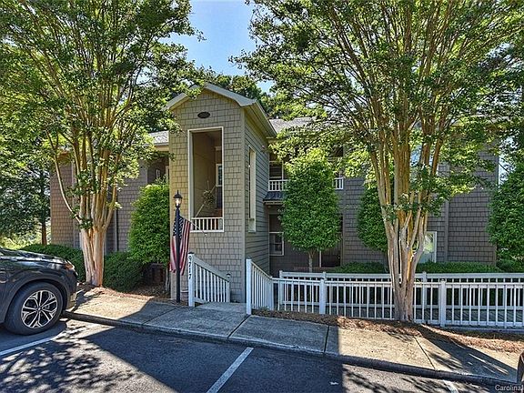 4th image of 9717 Emerald Point Dr Unit 4