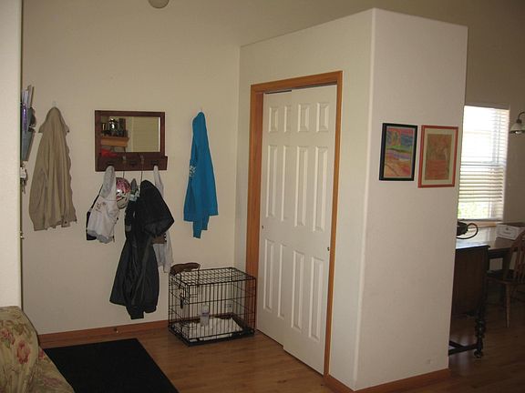 3rd image of 1067 Fairfield Ave