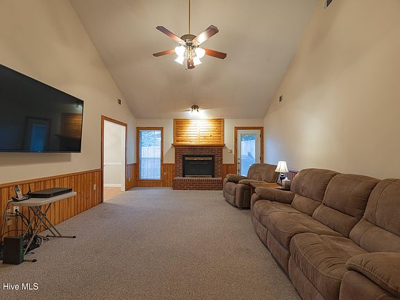 3rd image of 4661 Wellington Court