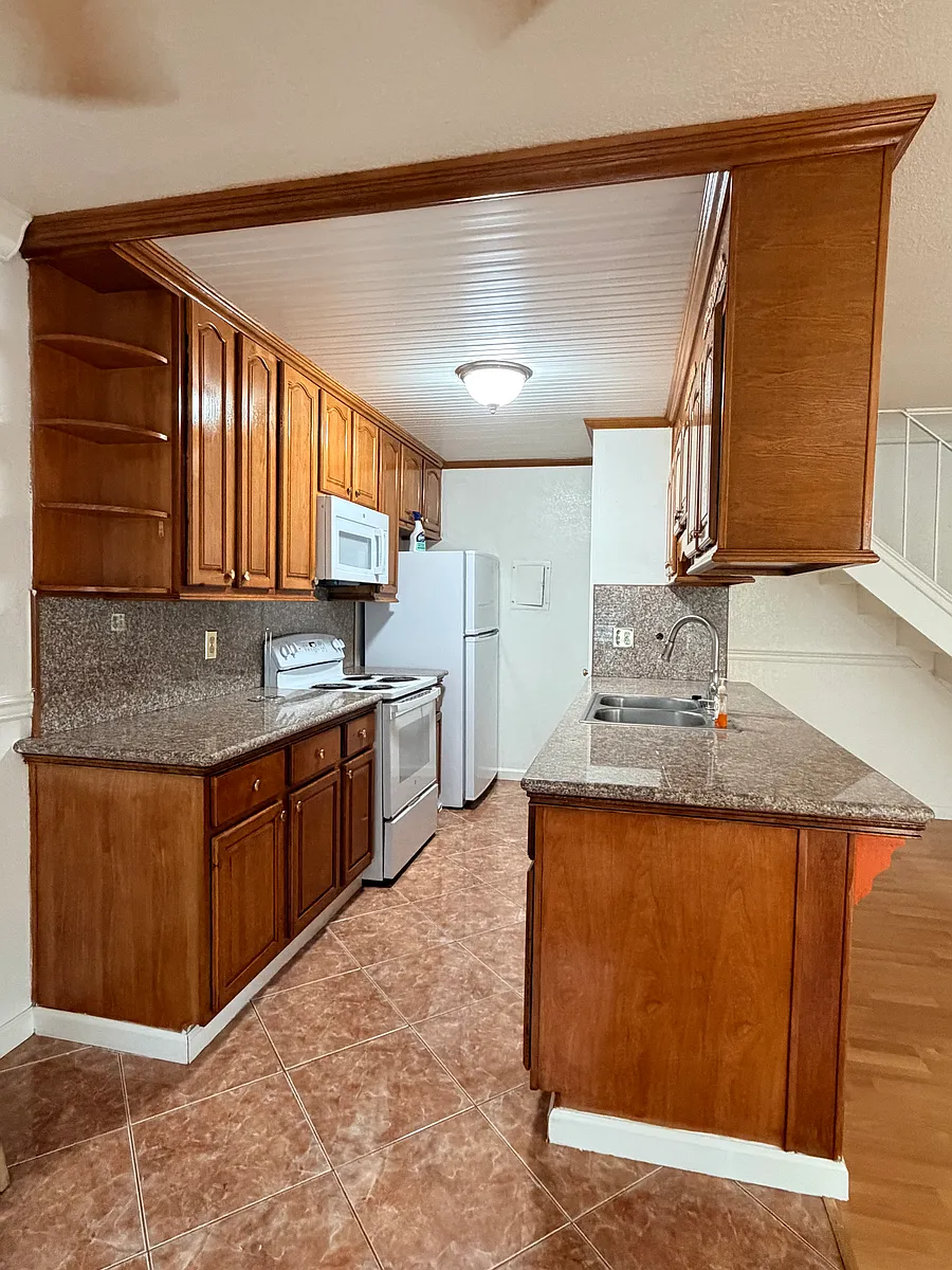 Building Photo - 811 N Capitol Ave #2
