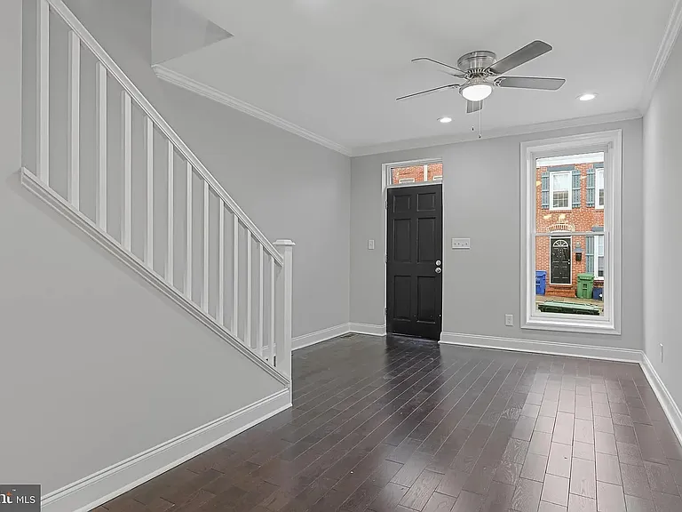 42 E Heath St — Photo 3