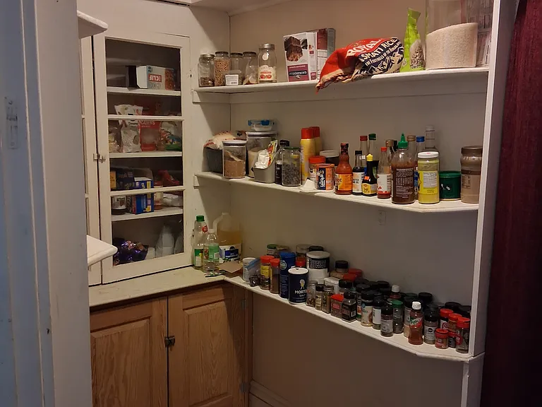 Kitchen pantry