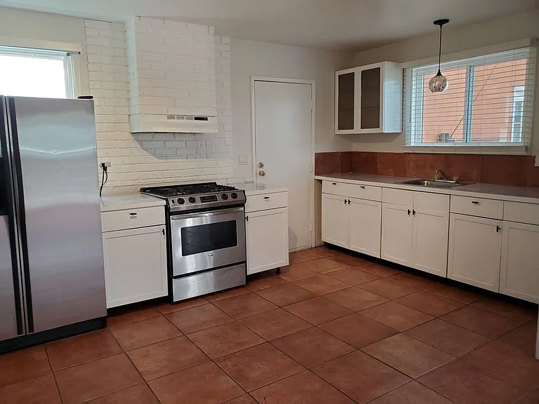8409 Topanga Canyon Blvd — Photo 27