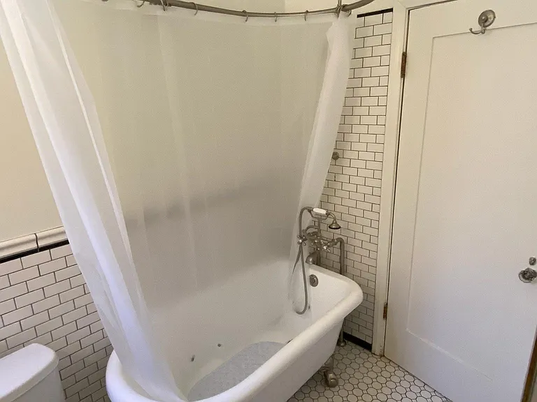 Clawfoot tub & shower