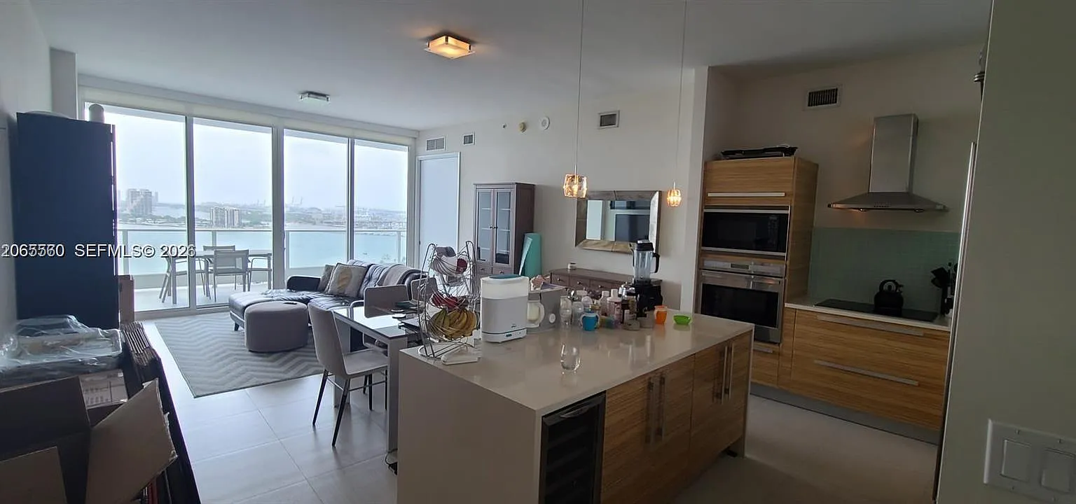 Paramount Bay Condo — Photo 2