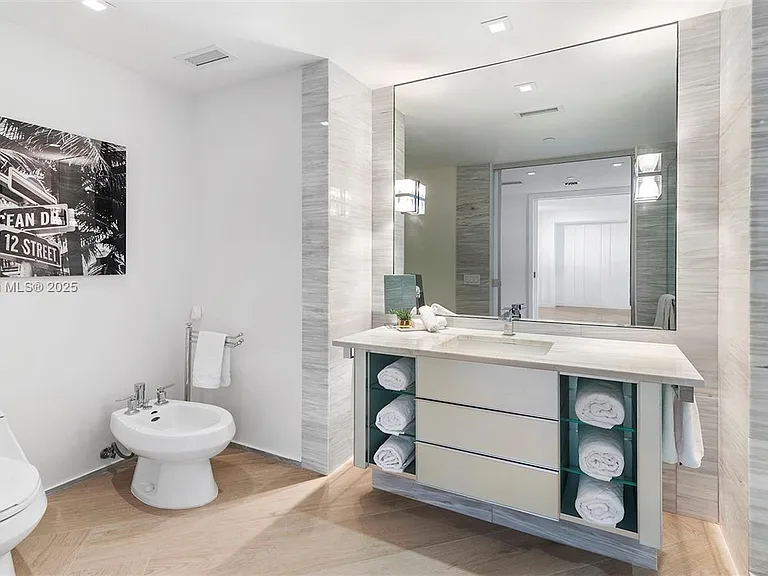 2201 Collins Ave #804 — Photo 34