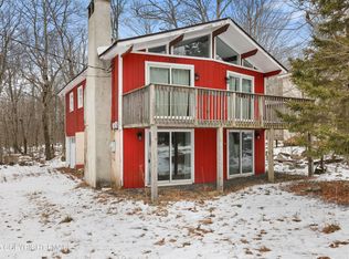 765 Country Place Dr, Tobyhanna, PA 18466