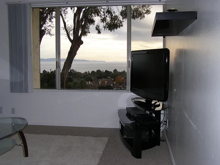 Channel View Apartments — Photo 24
