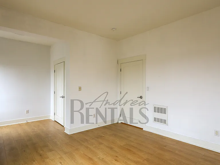 574 48th St #401 — Photo 13