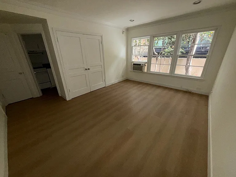 346 N Palm Dr #4 — Photo 5