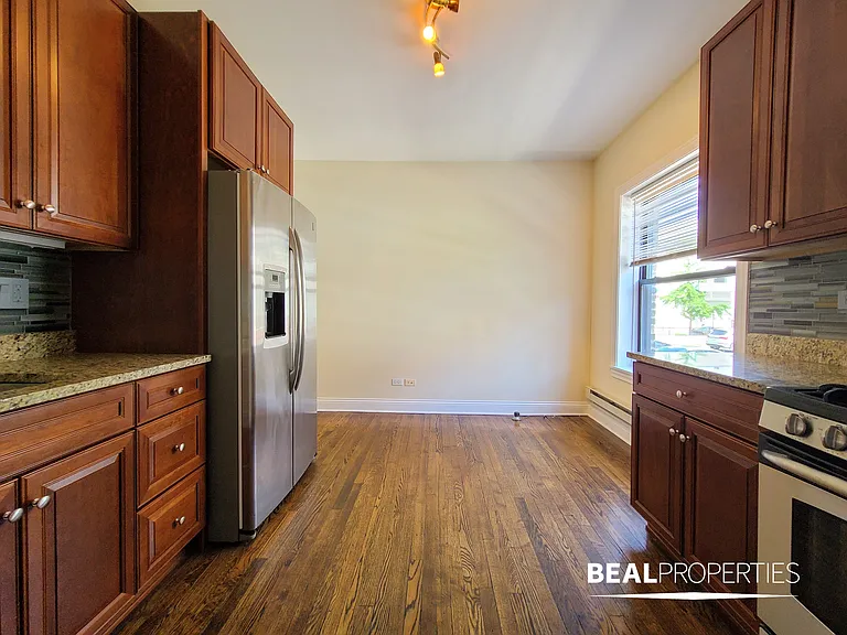 740-50 West Addison Street — Photo 9