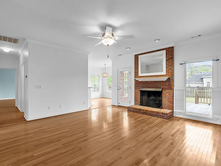 5044 Crosswinds Dr — Photo 6