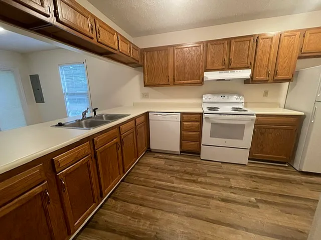 803 Parkway Vista Dr — Photo 4