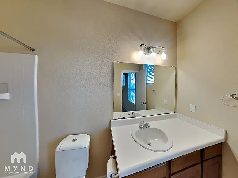 2216 Zach Scott St — Photo 9