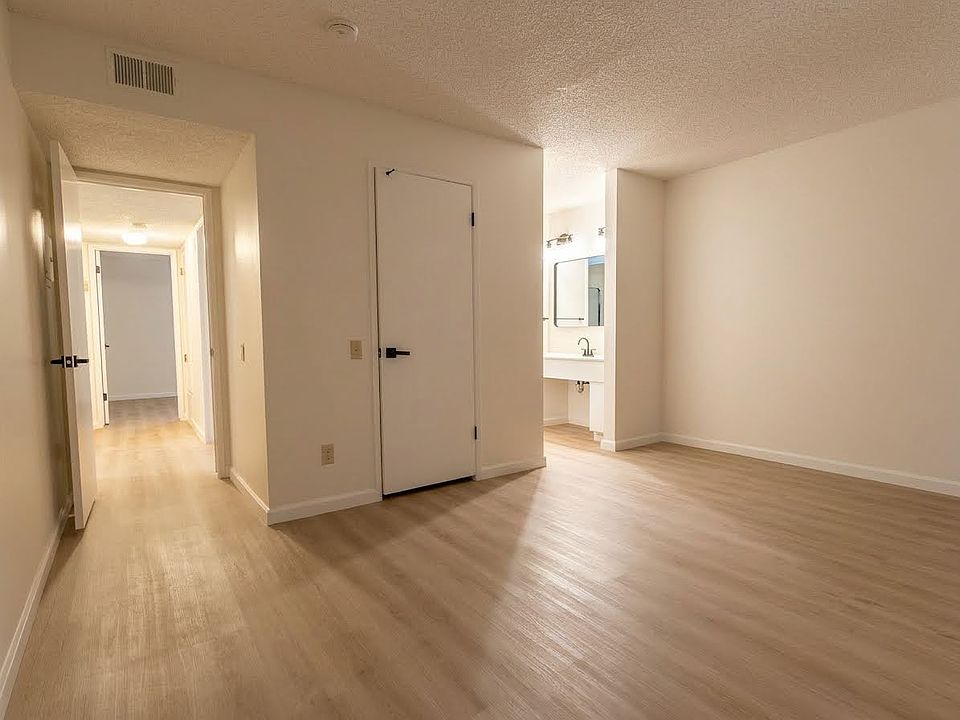 1st image of 796 Woodside Ln E #11