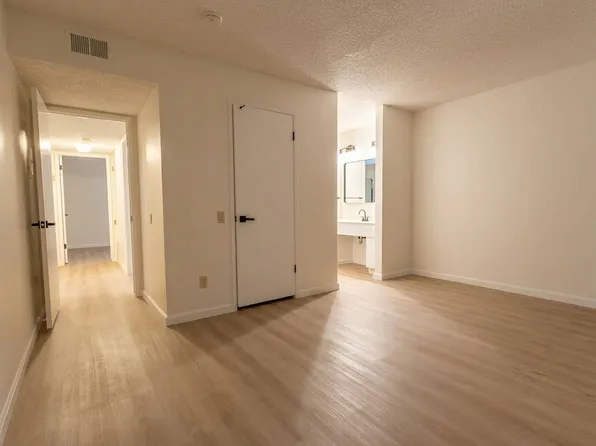 796 Woodside Ln E #11, Sacramento, CA 95825