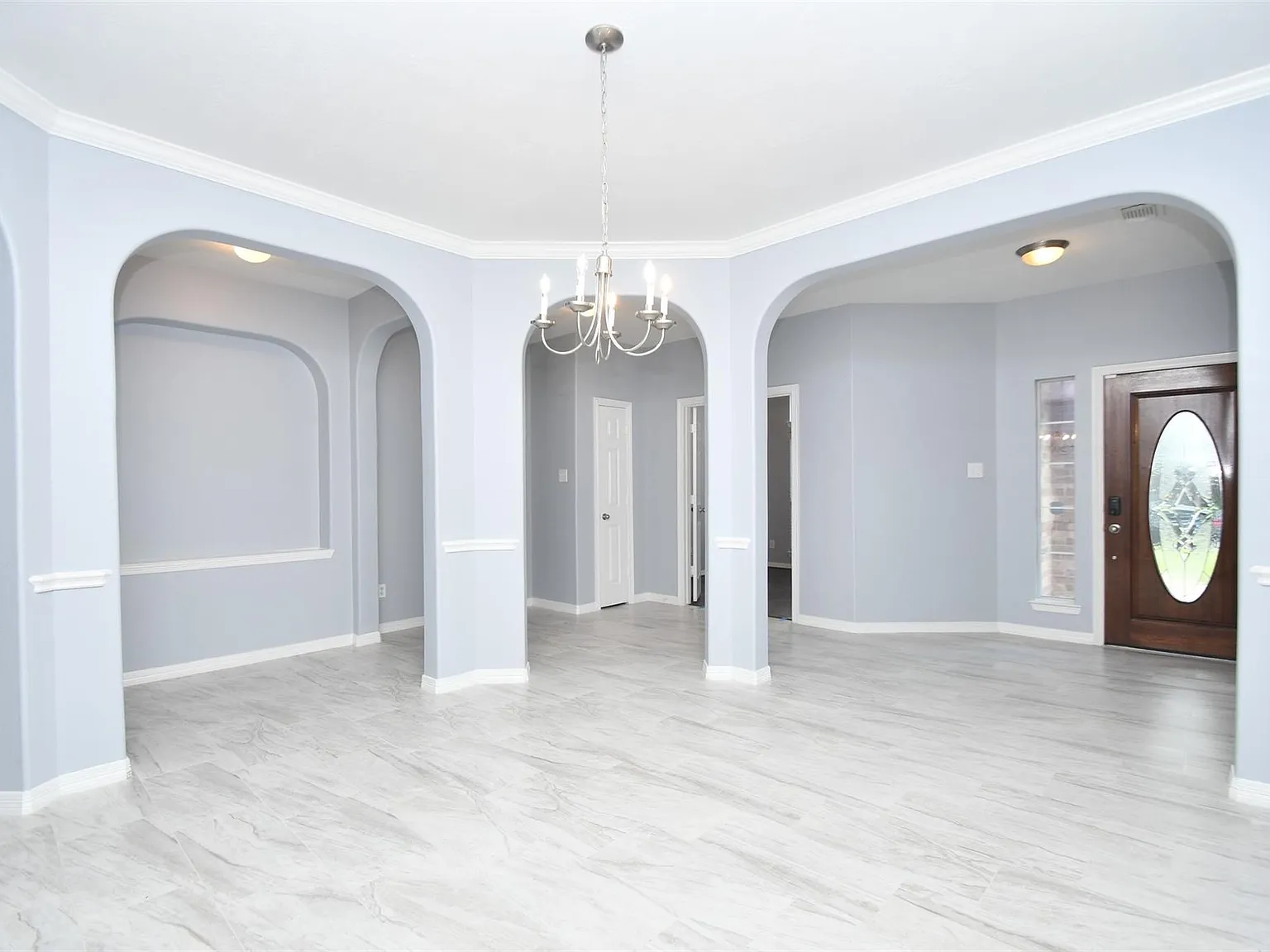 4 bed, 2.0 bath, 2110 sqft, $2,400 — Photo 2