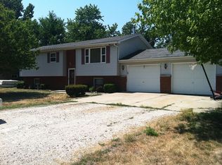 10924 Medalion Dr, Bloomington, IL 61705