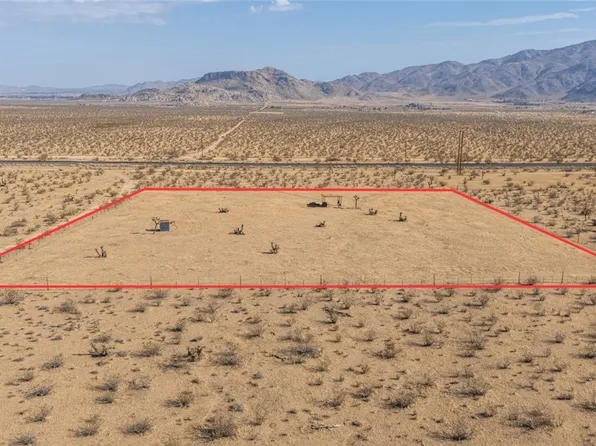 10425 Laguna Seca Dr, Apple Valley, CA 92308