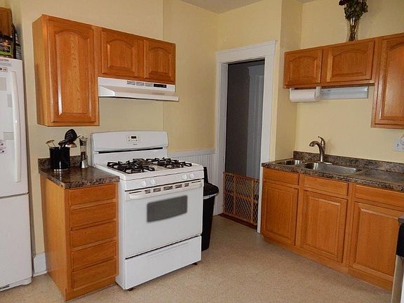 Eat-in Kitchen