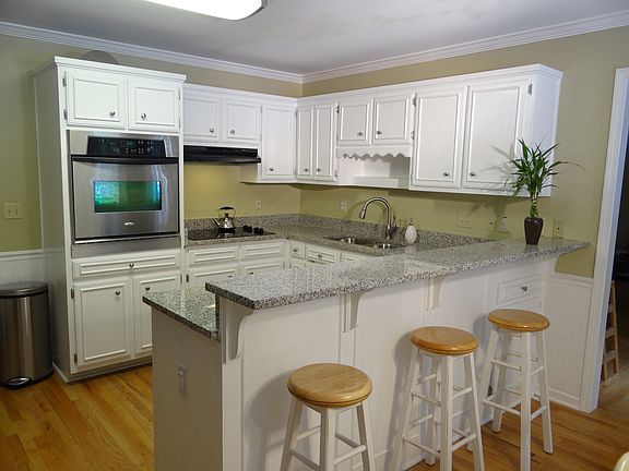 3rd image of 1315 Midland Way