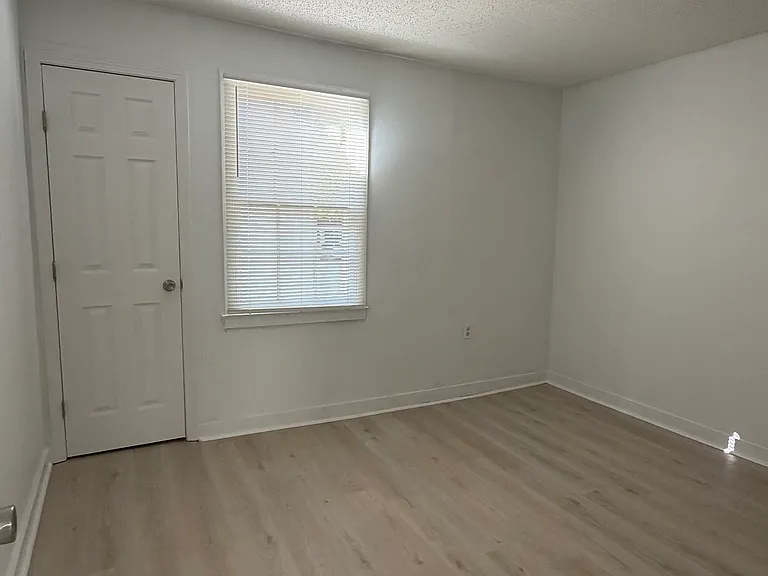 341 East Dr — Photo 9