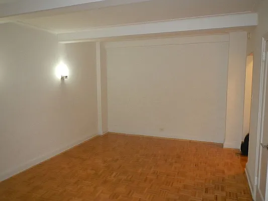 Rented by Solil Management | media 9