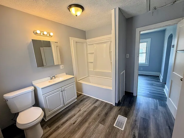748 Hudson Ave — Photo 10