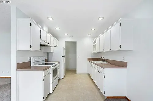 12508 SE Stark St #B Photo 1