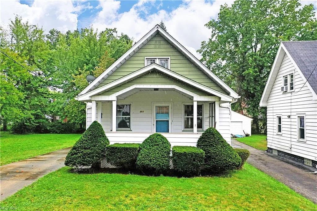 3 bed, $1,100 — Photo 1