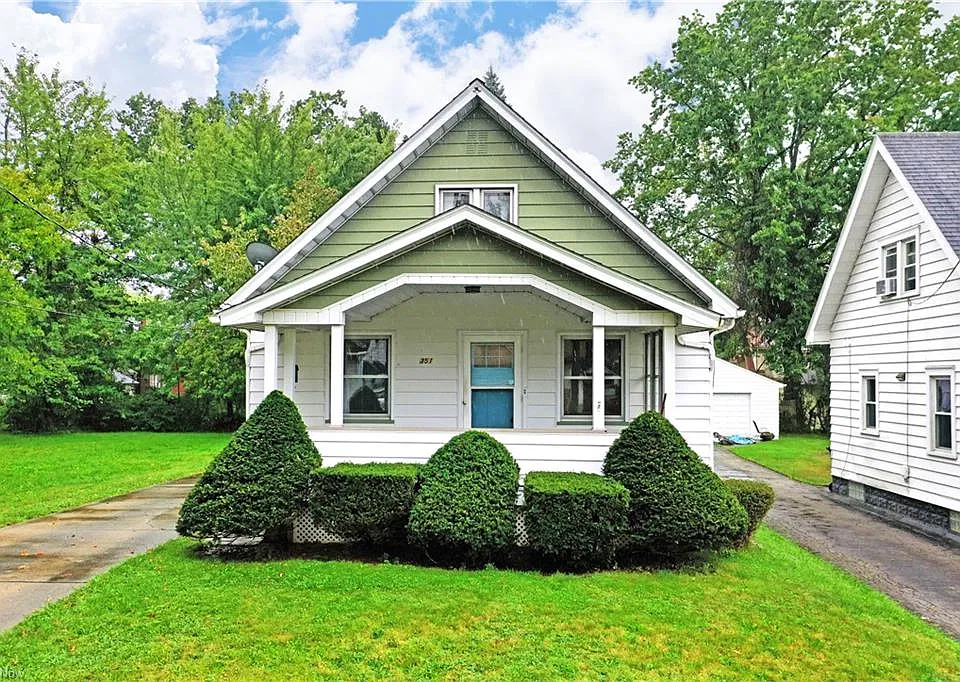 351 Marmion Ave