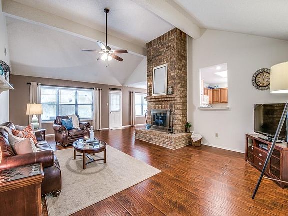 3rd image of 1805 Chatham Dr