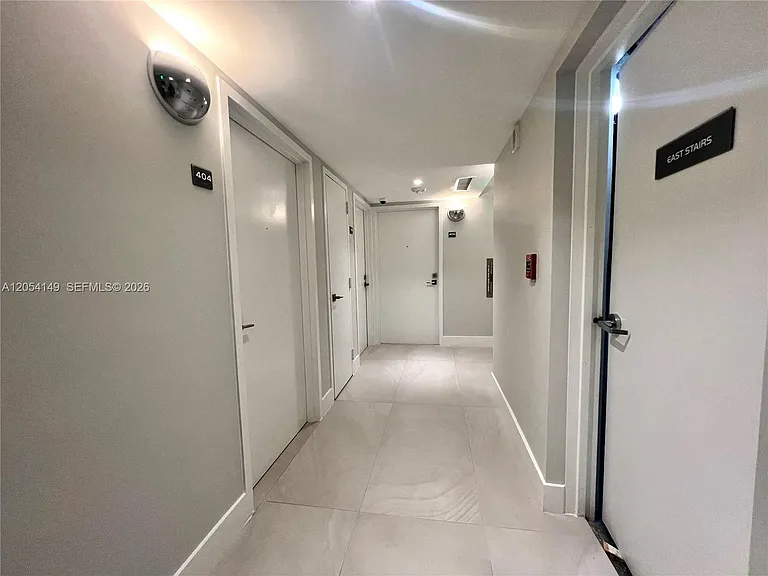 2457 Collins Ave #402 — Photo 20