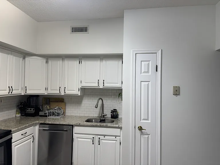 6144 Main St — Photo 10