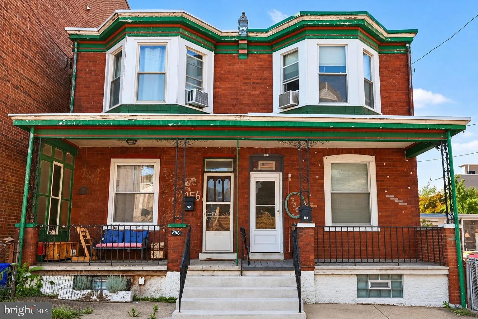 3 bed, 1.0 bath, 1344 sqft, $2,200 — Photo 1