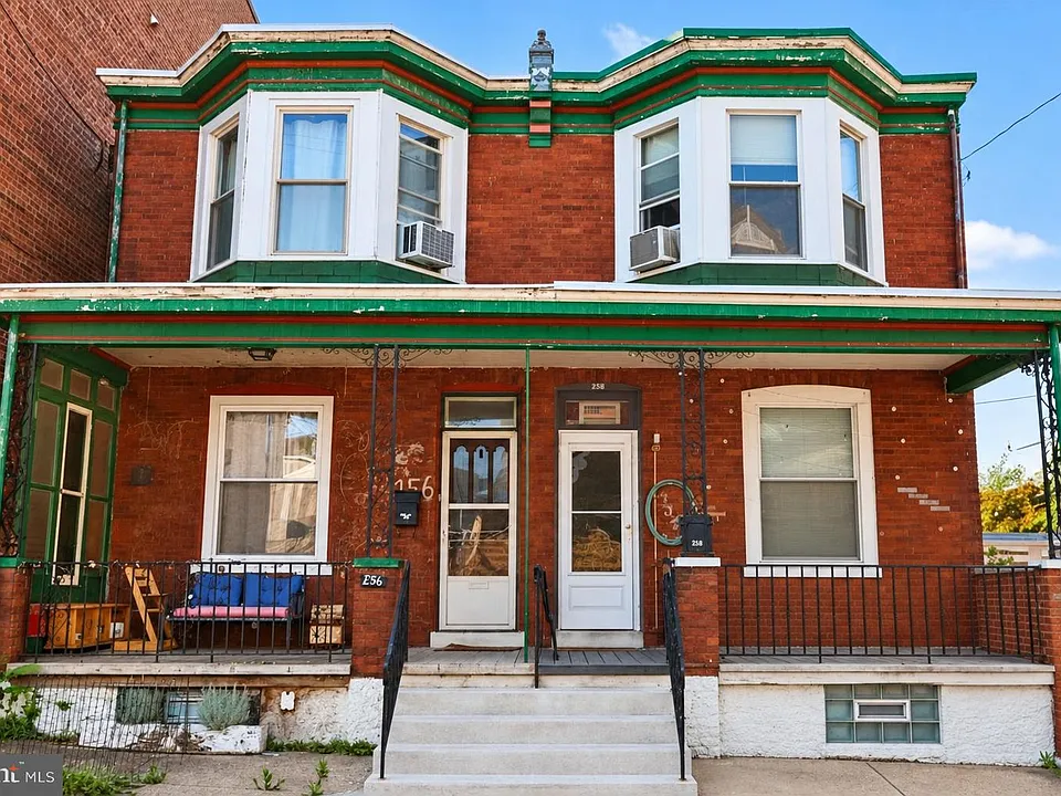 154 W Salaignac St