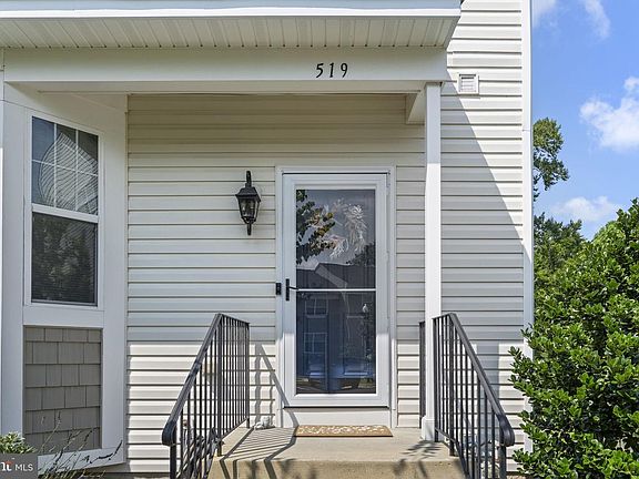 4th image of 519 English Oak Ln
