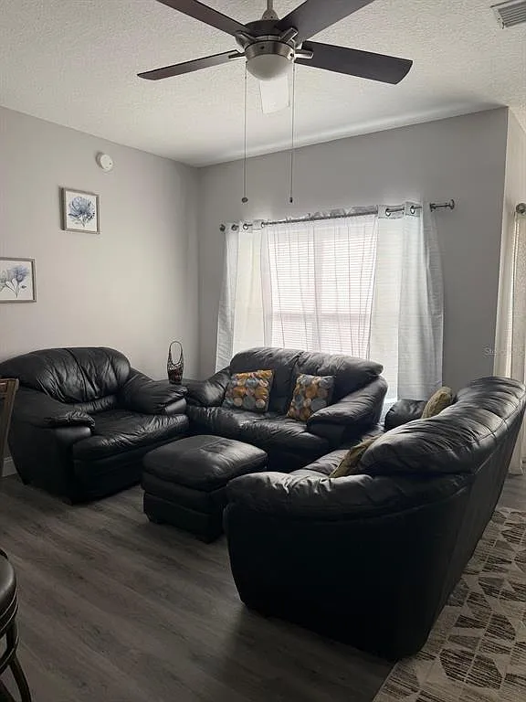 2 bed, 2.0 bath, 925 sqft, $1,800 — Photo 3