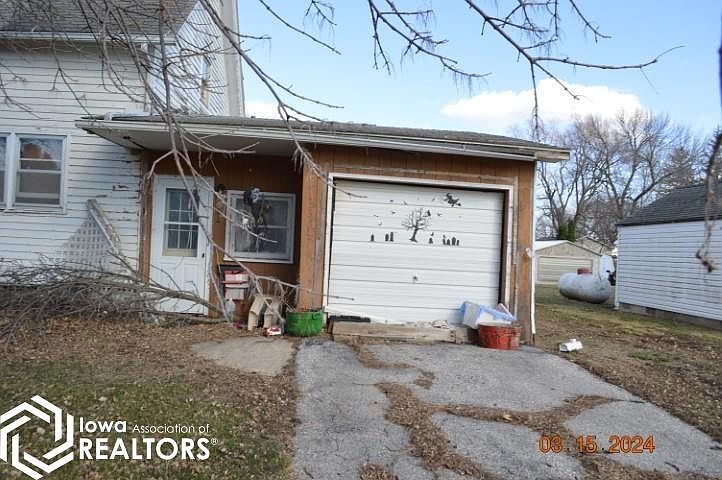 2nd image of 325 S Monroe St