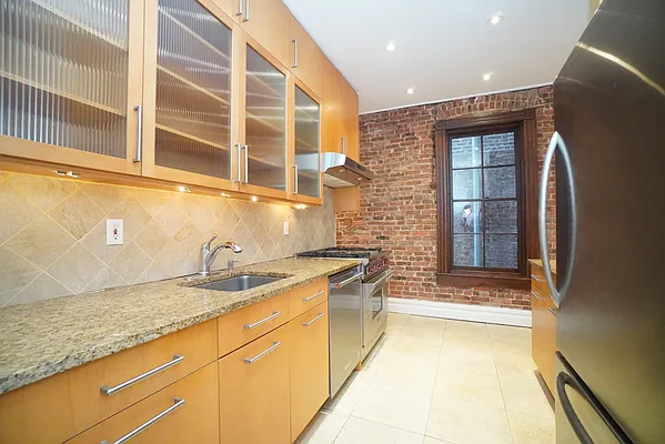 Sold by REMAX Elite | media 23